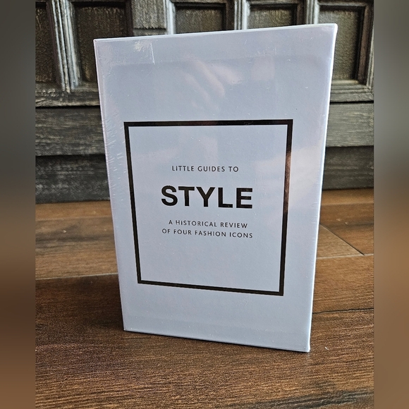 NIP Little Guides To Style Fashion Books Set - Picture 2 of 5